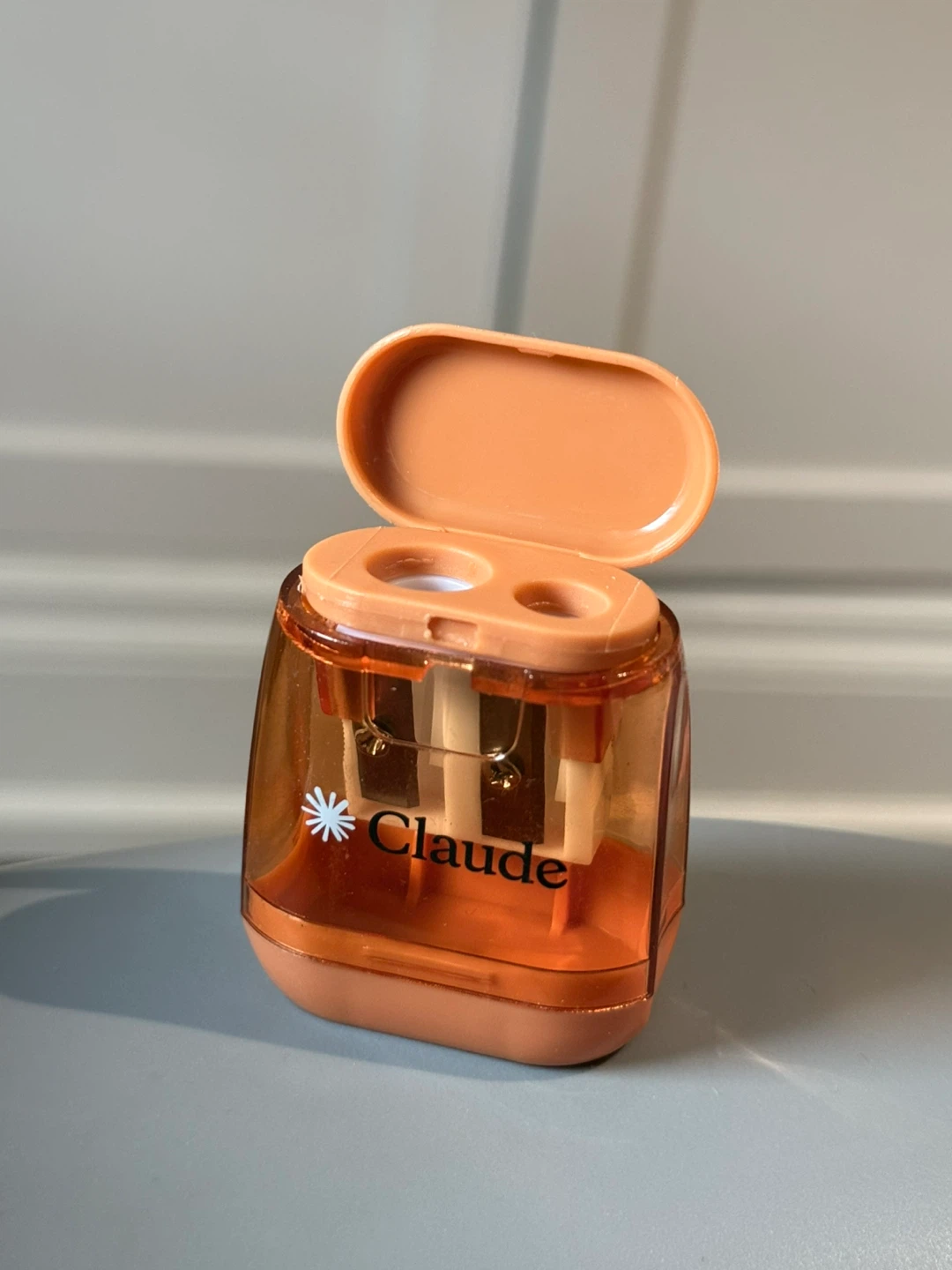 Claude 2-Hole Pencil Sharpener 🧡 - photo 2