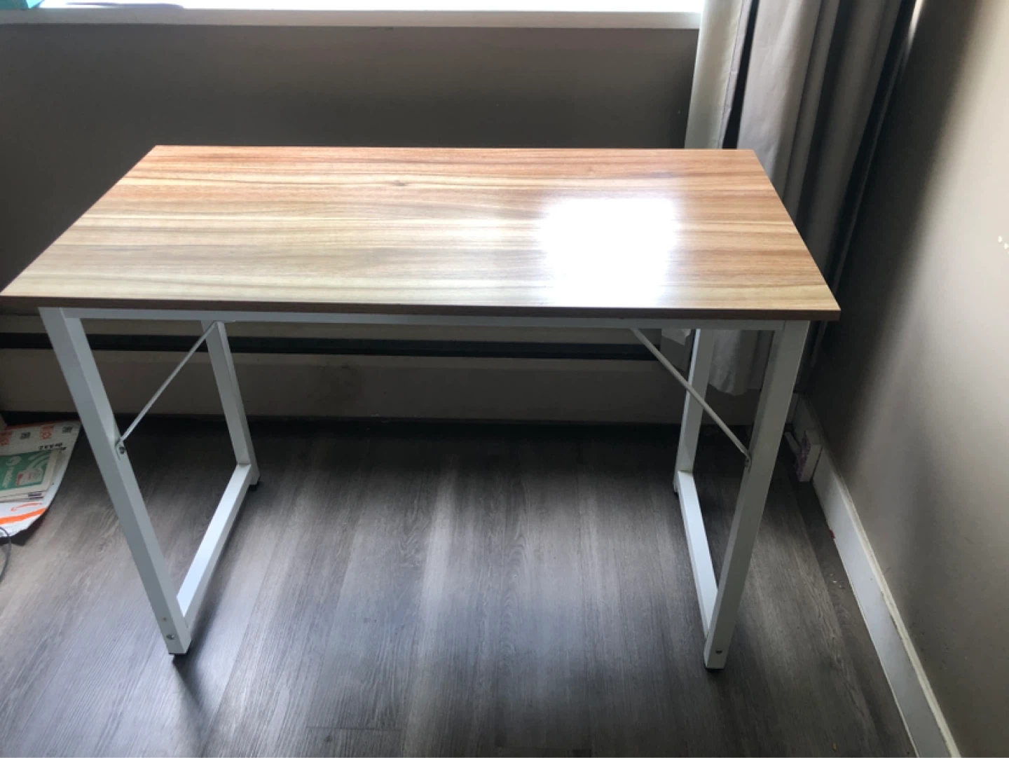 Simple Wood Grain Desk with White Metal Legs