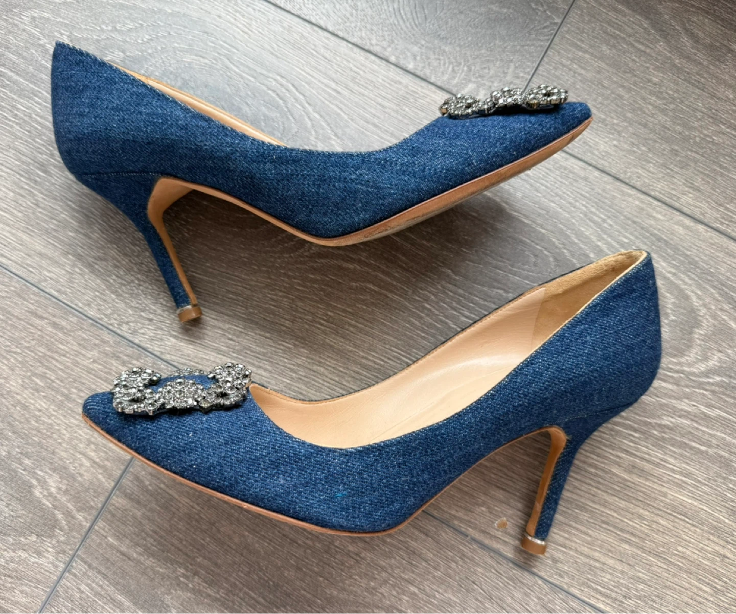 Authentic Manolo Blahnik Denim Crystal Buckle Heels - Size 35.5 - photo 4