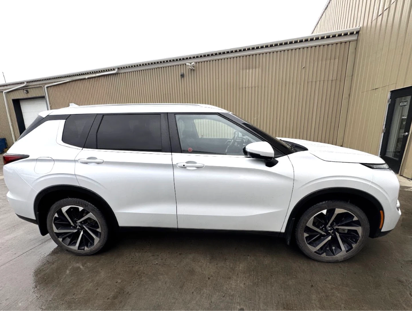2023 Mitsubishi Outlander S-AWC AWD - photo 5