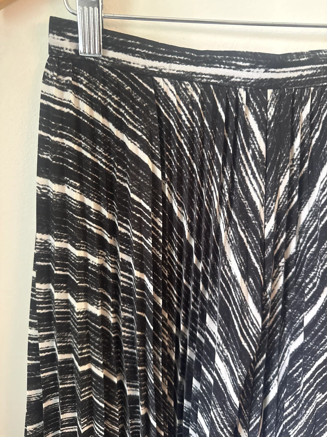 Banana Republic Pleated Skirt Size 4 - photo 2
