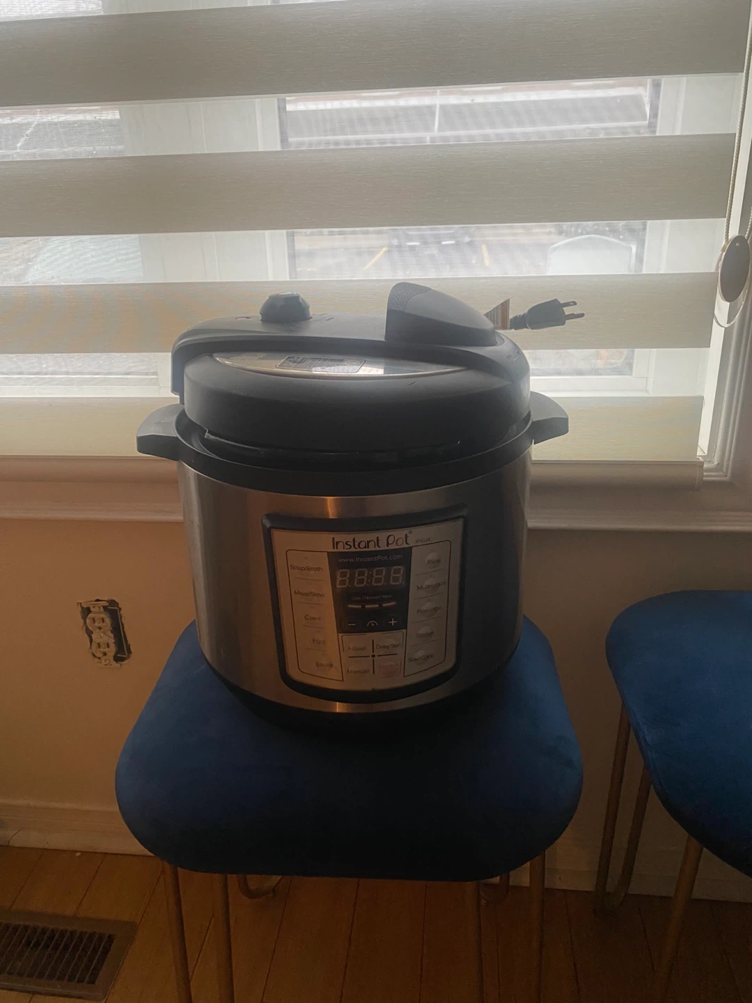 Instant Pot Duo 7-in-1 Electric Pressure Cooker