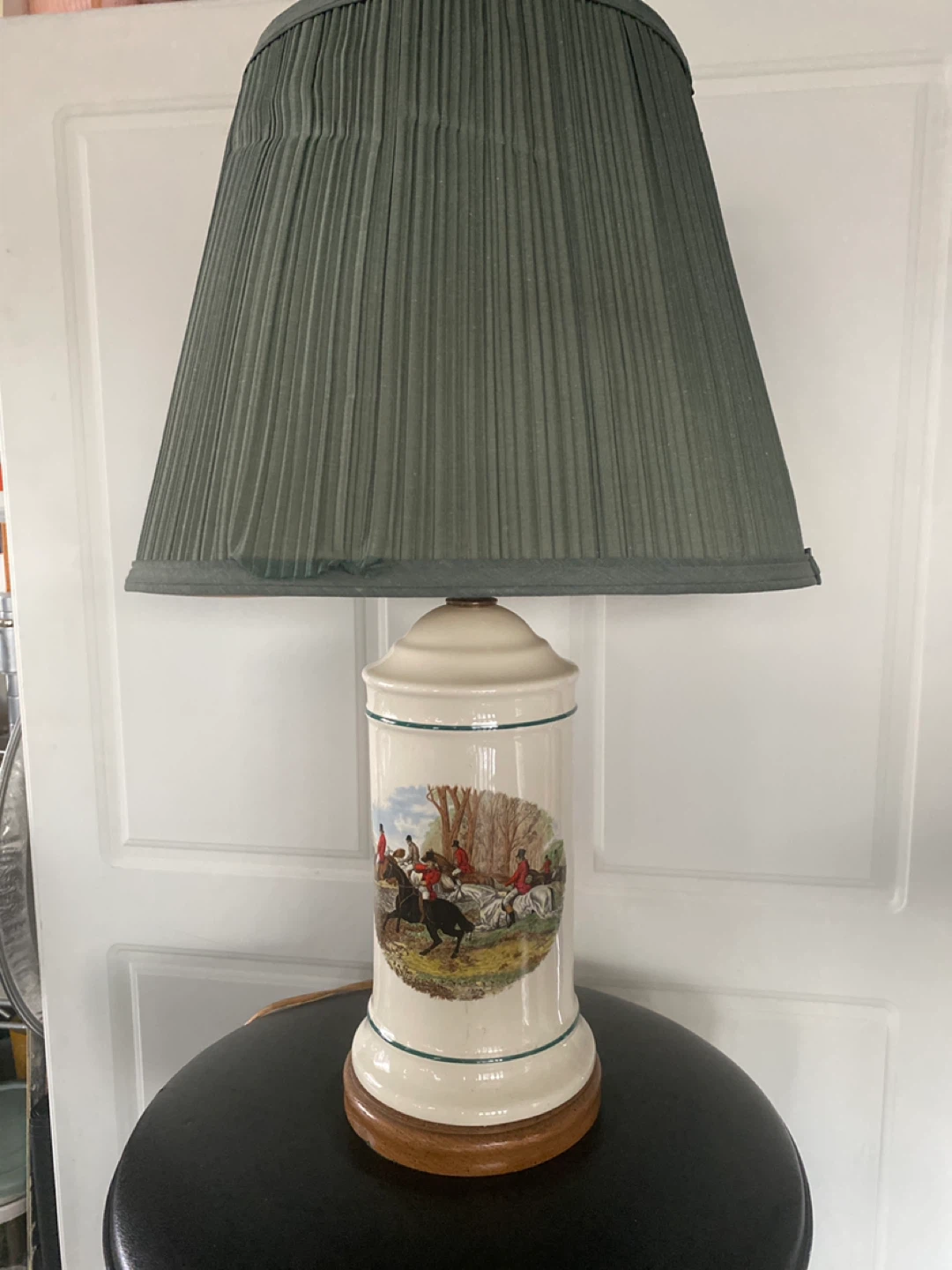 Vintage Ceramic Table Lamp with Hunting Party Scene - photo 3