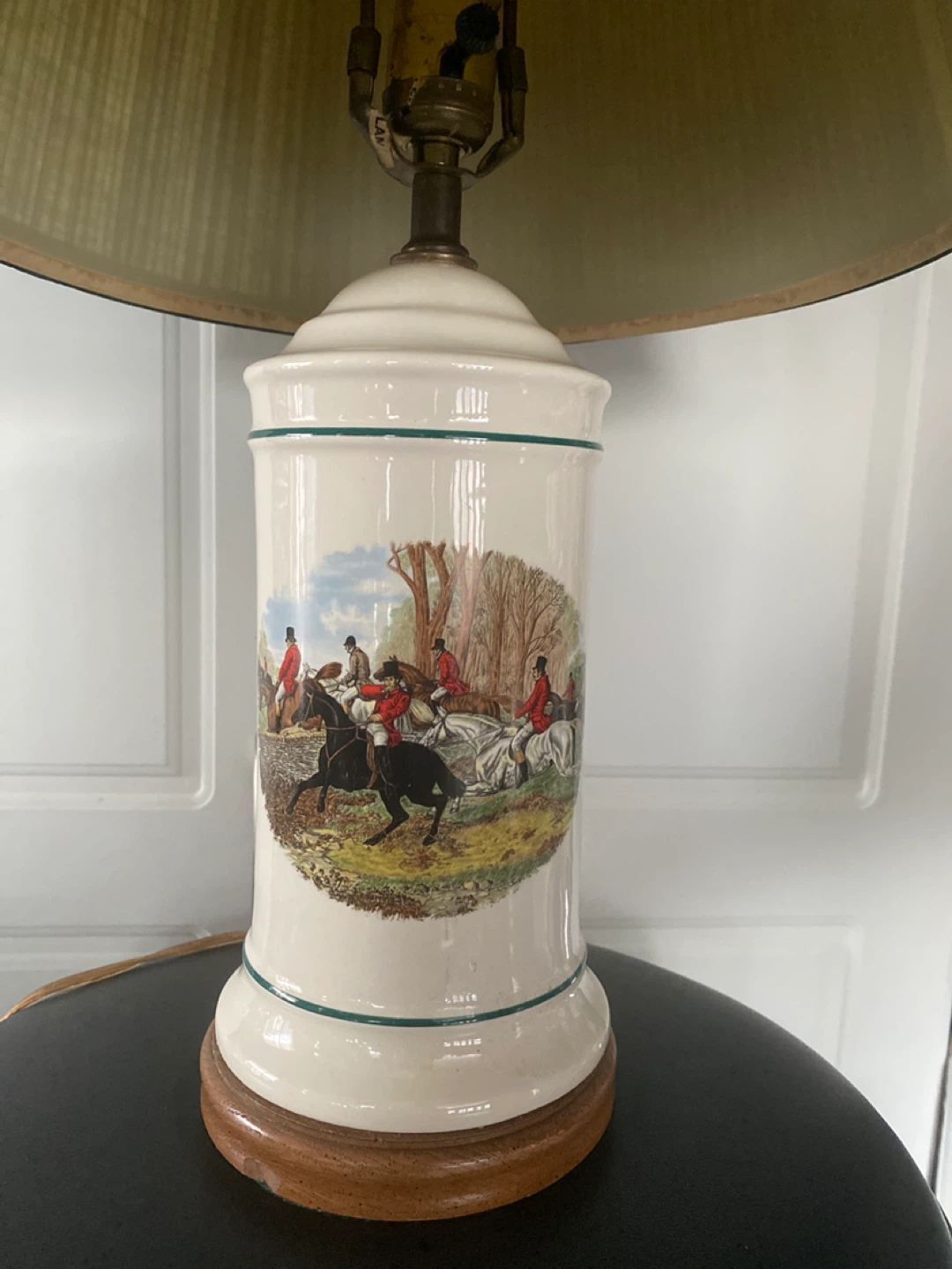 Vintage Ceramic Table Lamp with Hunting Party Scene - photo 2