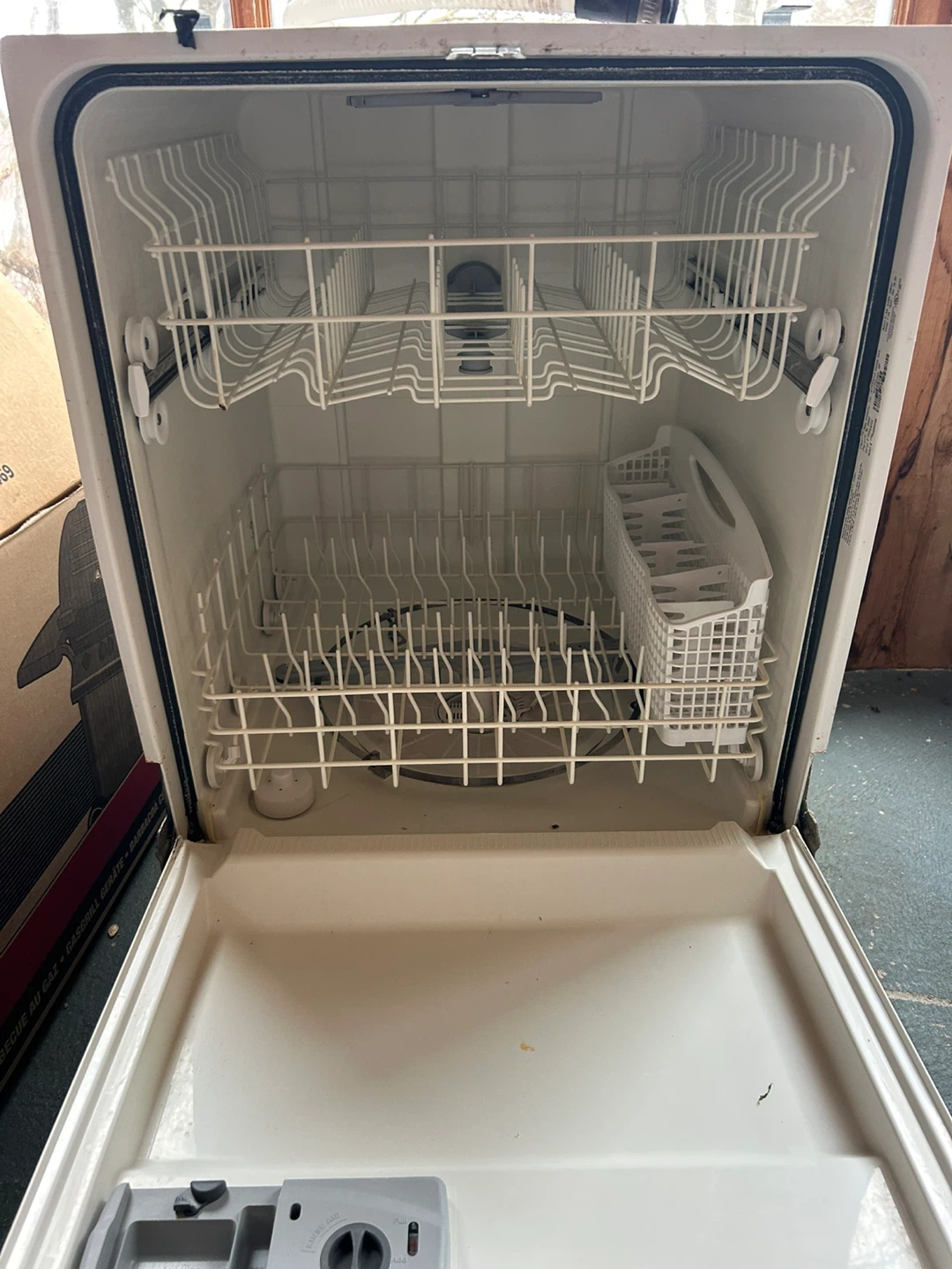 Frigidaire Dishwasher - photo 4