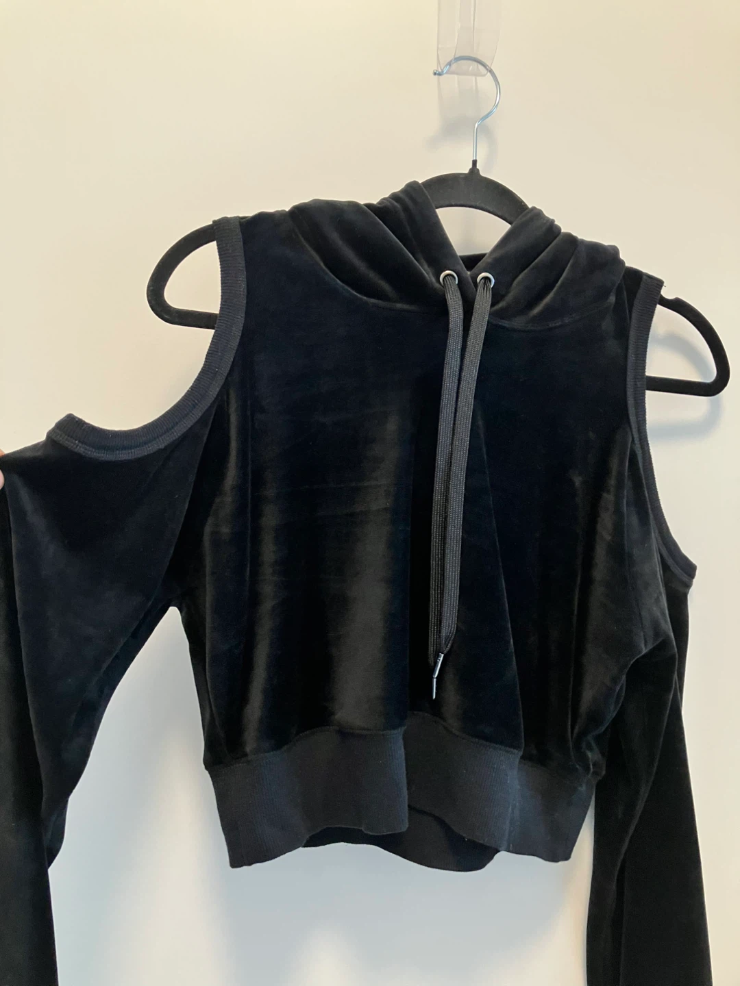 Highline Collective Black Velour Cold Shoulder Hoodie S/P - photo 3