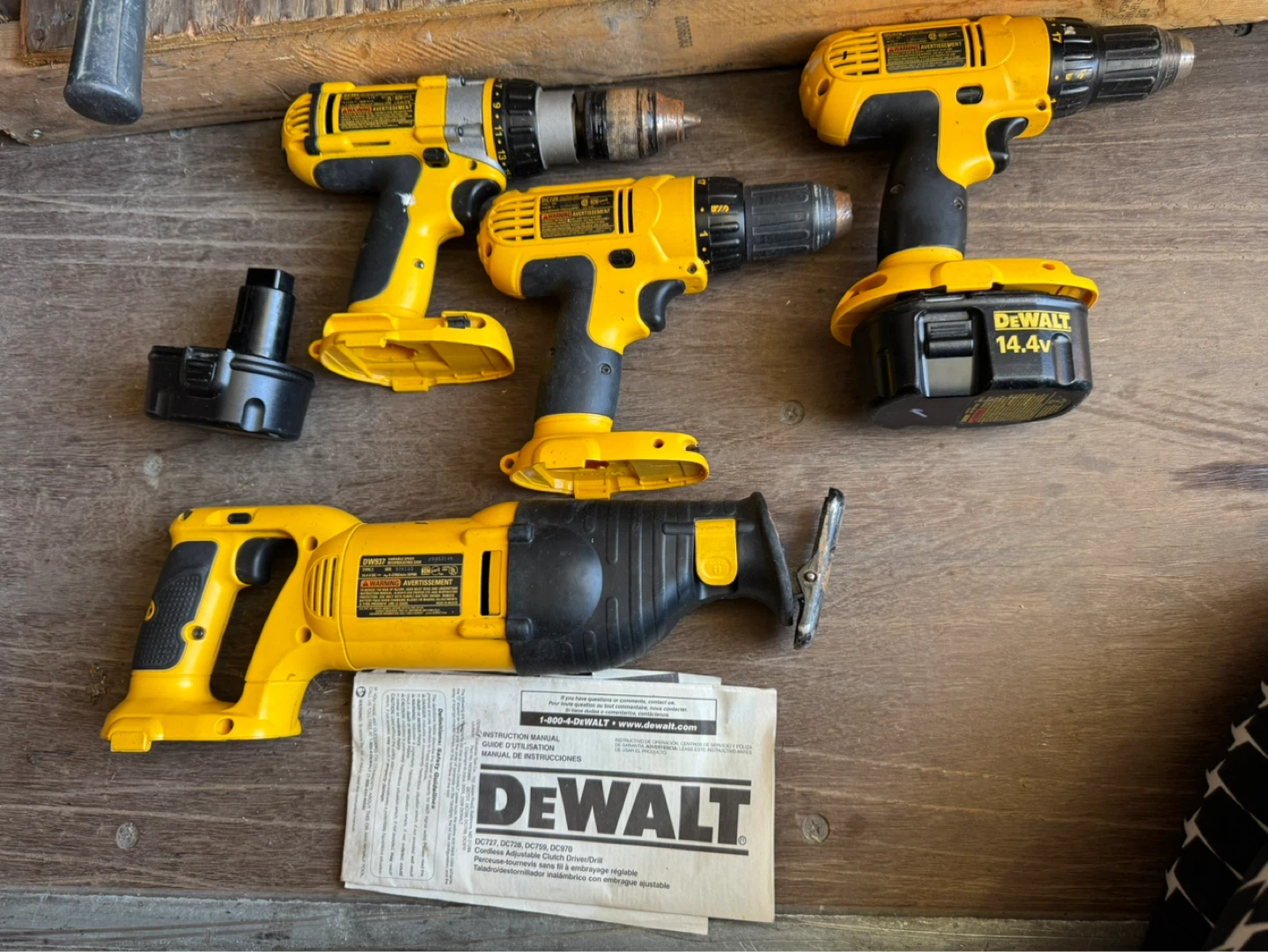 Dewalt Cordless Drill and Reciprocating Saw Set