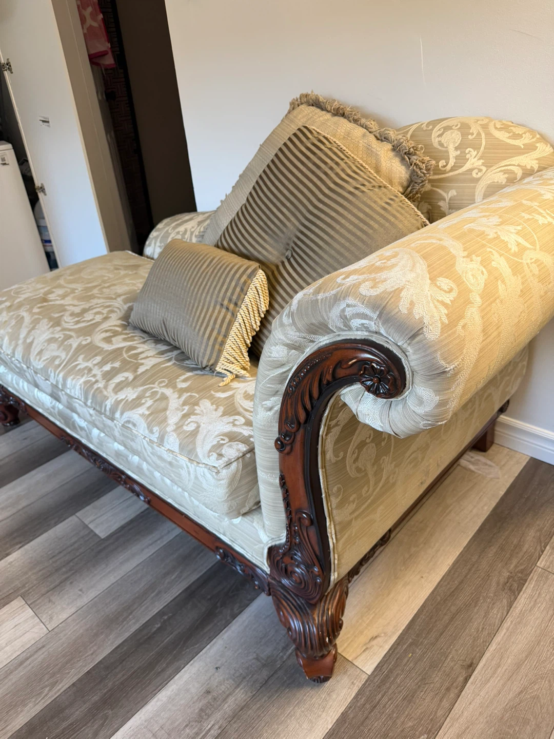 Chaise Lounge with Pillows - photo 3