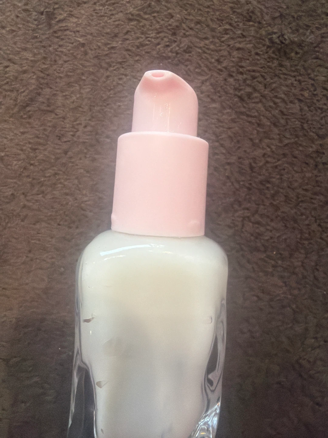 Glass bottle with hand moisturizer in it - photo 2