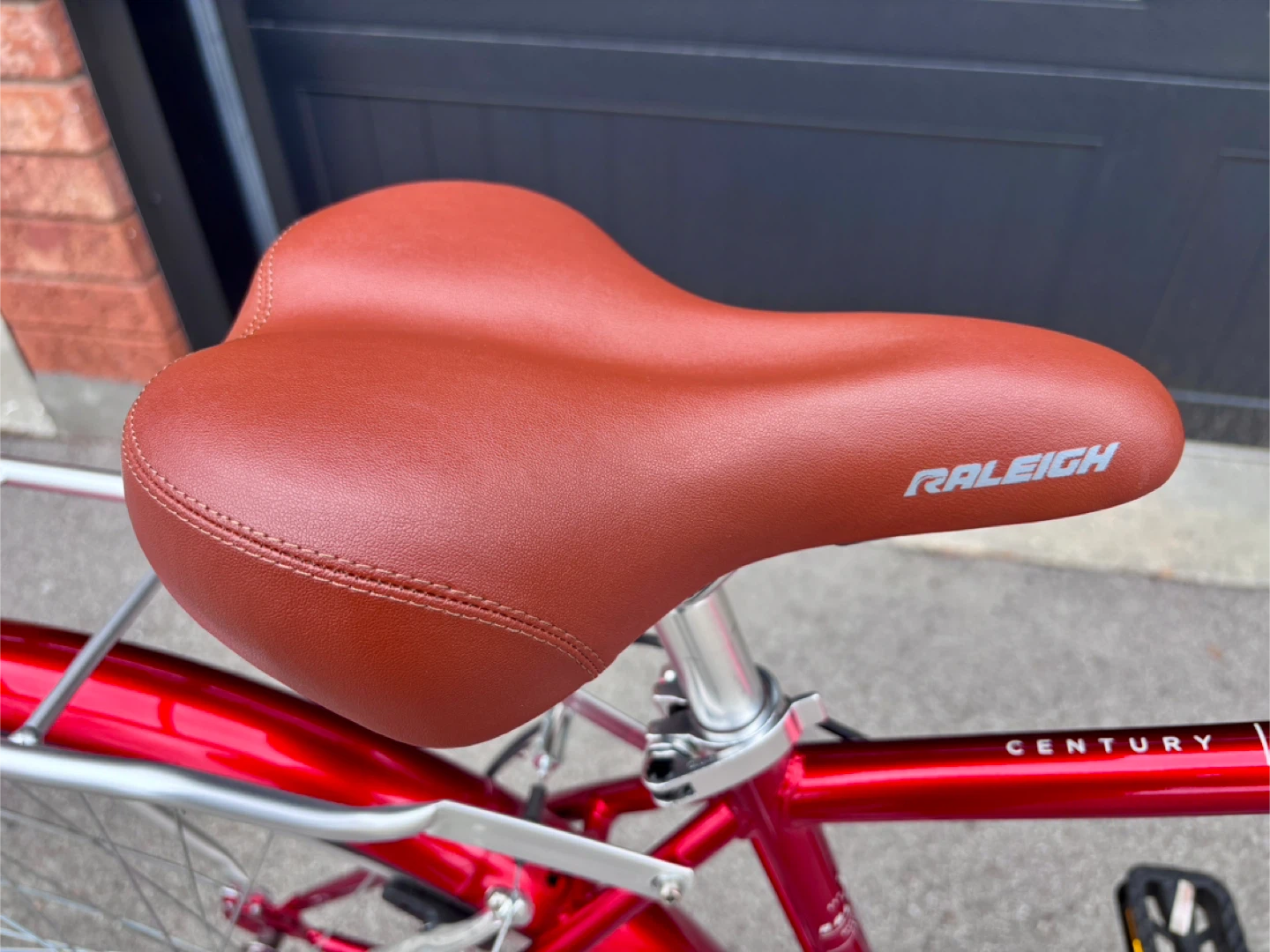 Brand New Raleigh Century 100 City Bike - photo 2