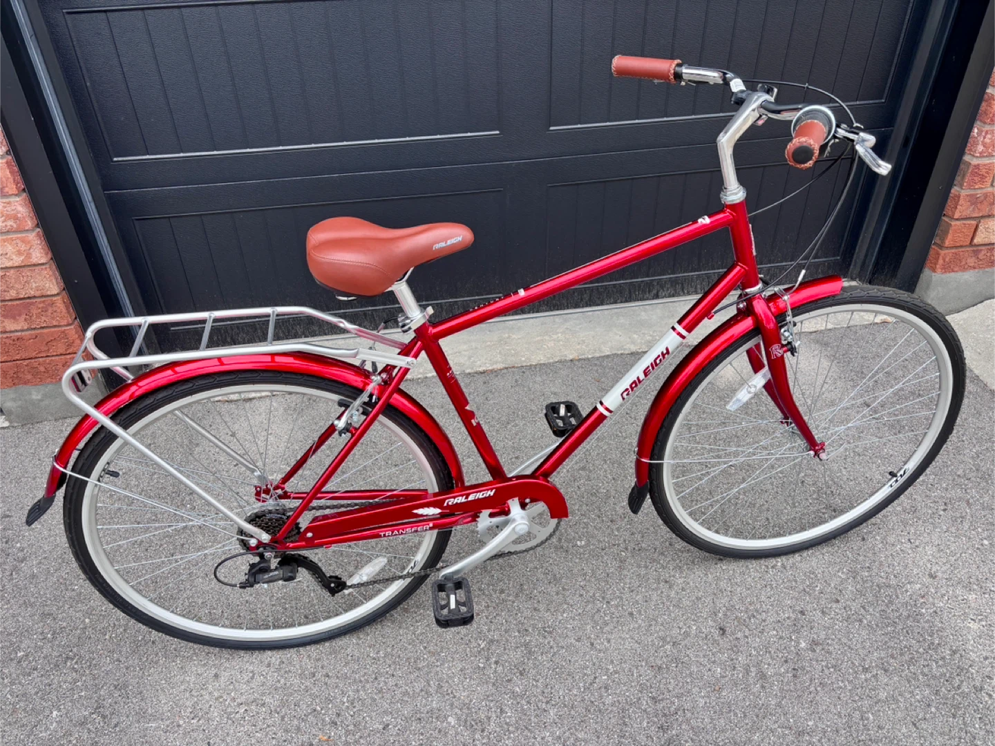 Brand New Raleigh Century 100 City Bike