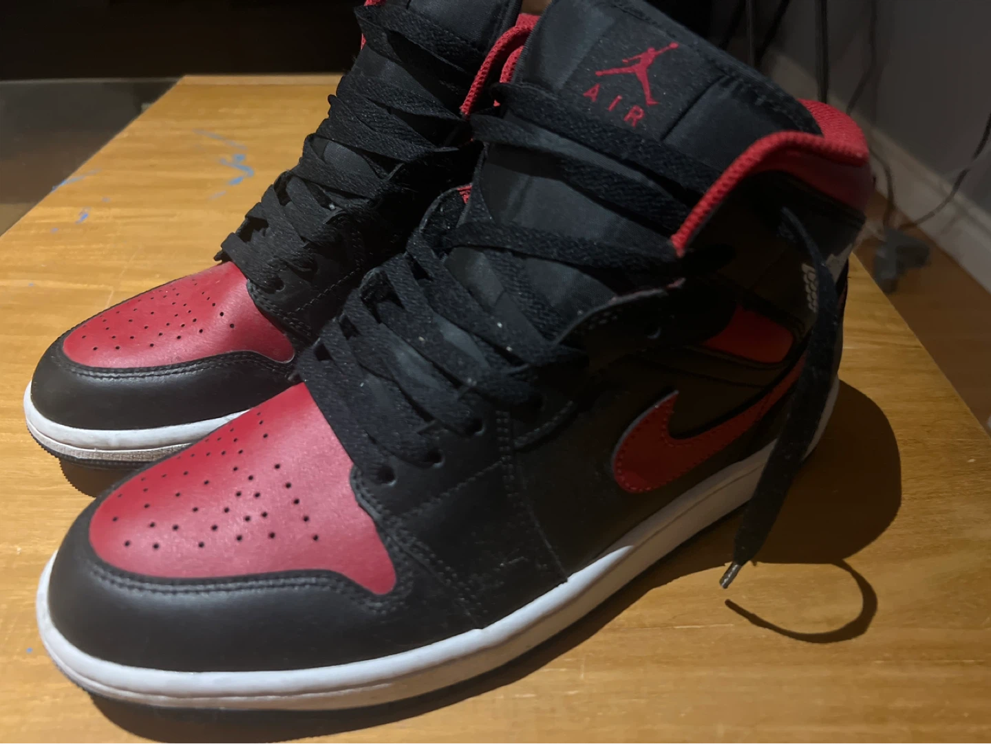 Air Jordan 1 Mid SE Black Red US 9.5