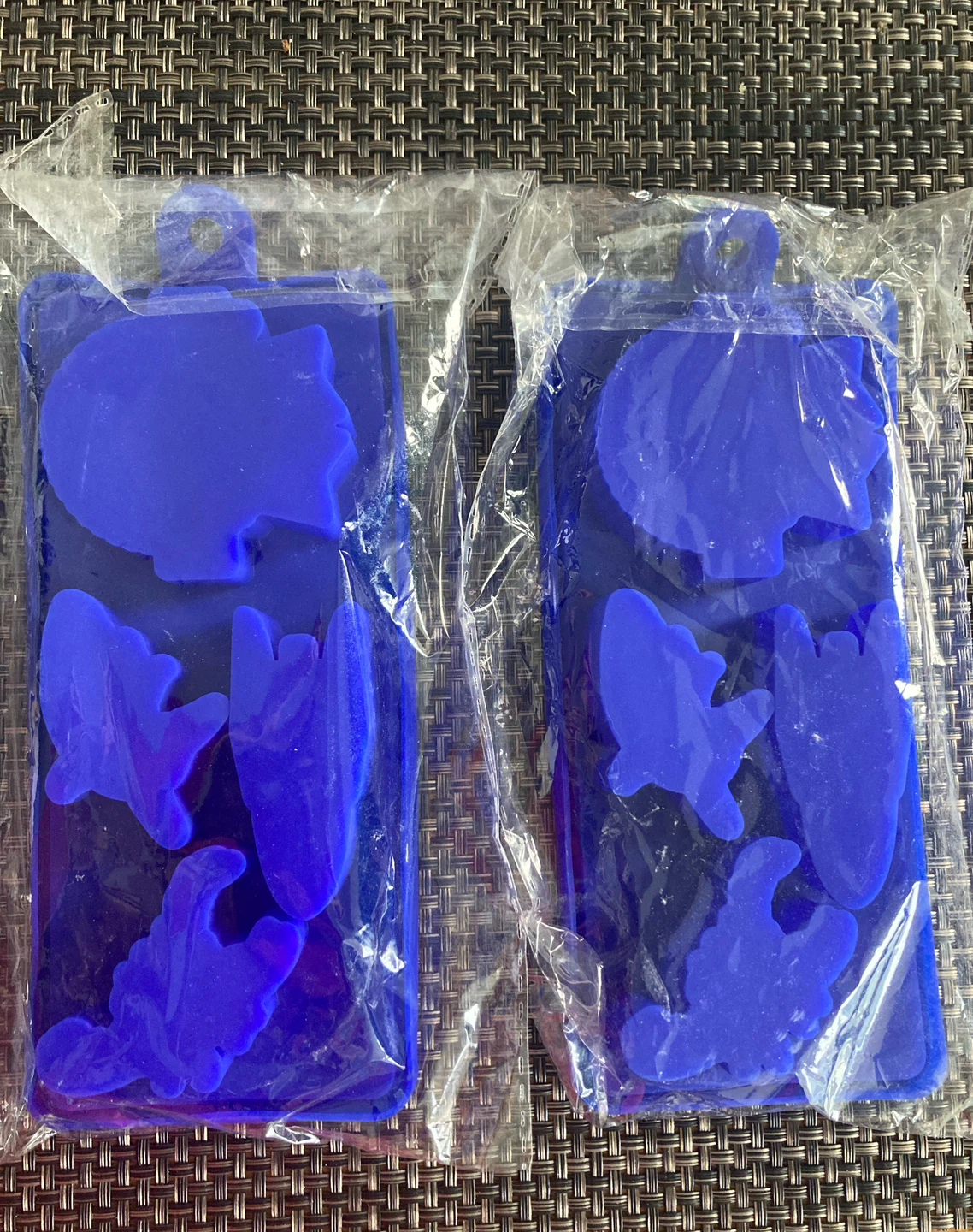 Pabst Blue Ribbon Silicone Molds - 2 Pack - photo 2
