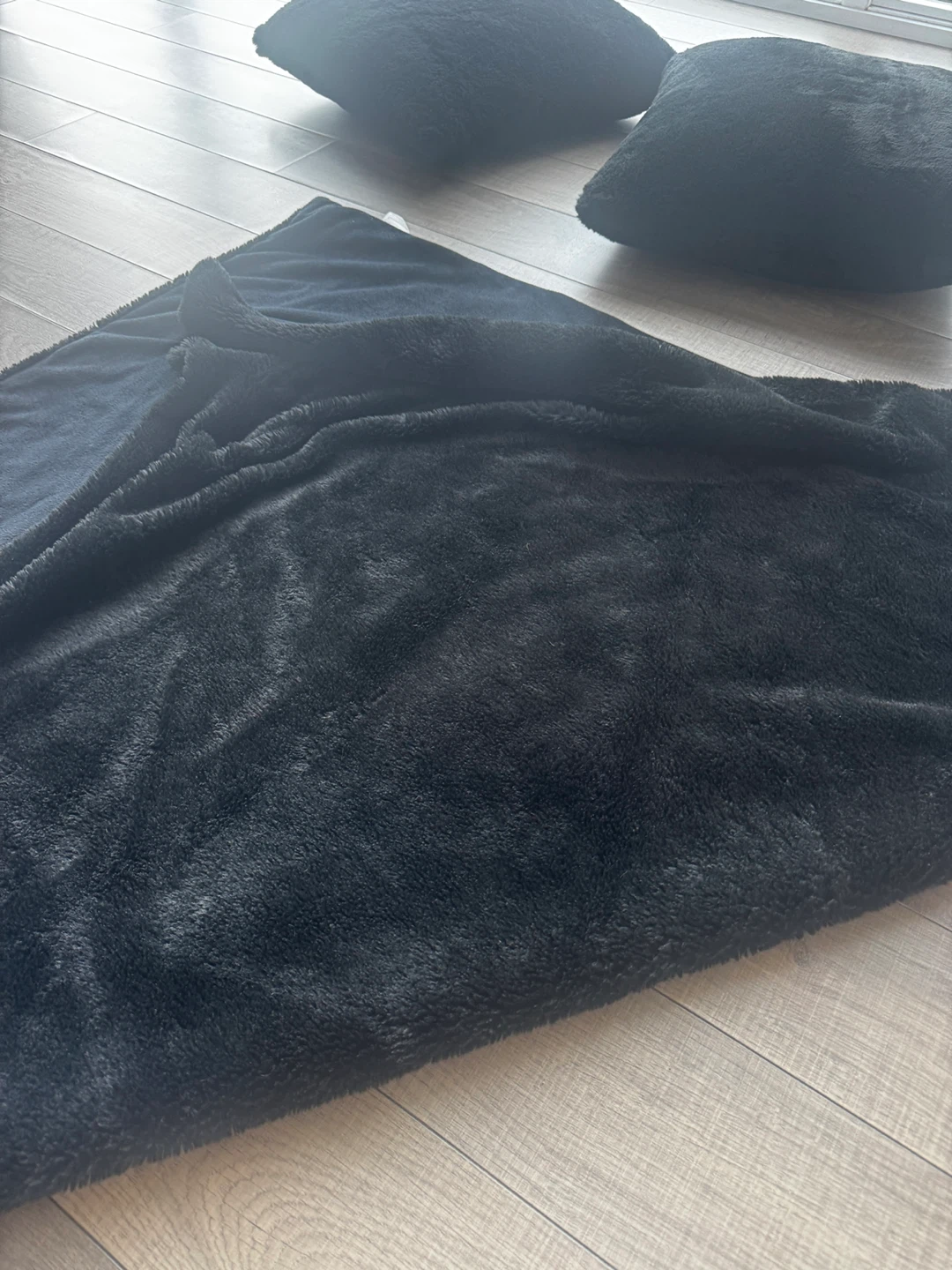 Black Faux Fur Throw Blanket - photo 3