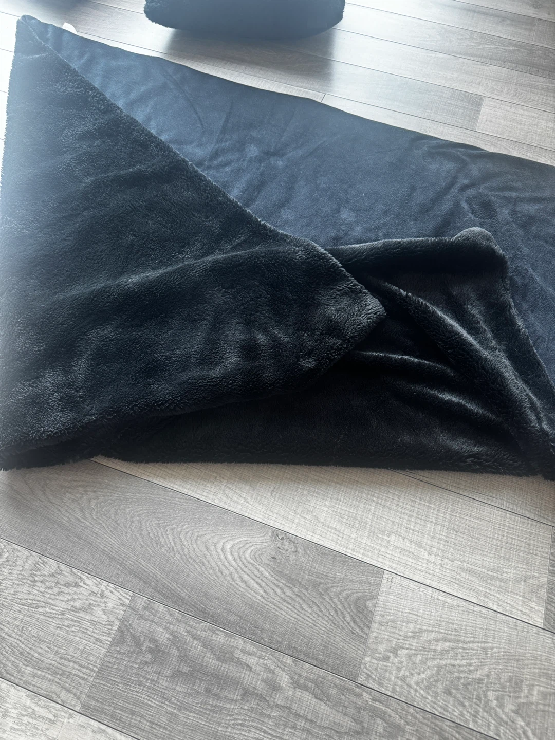 Black Faux Fur Throw Blanket - photo 2