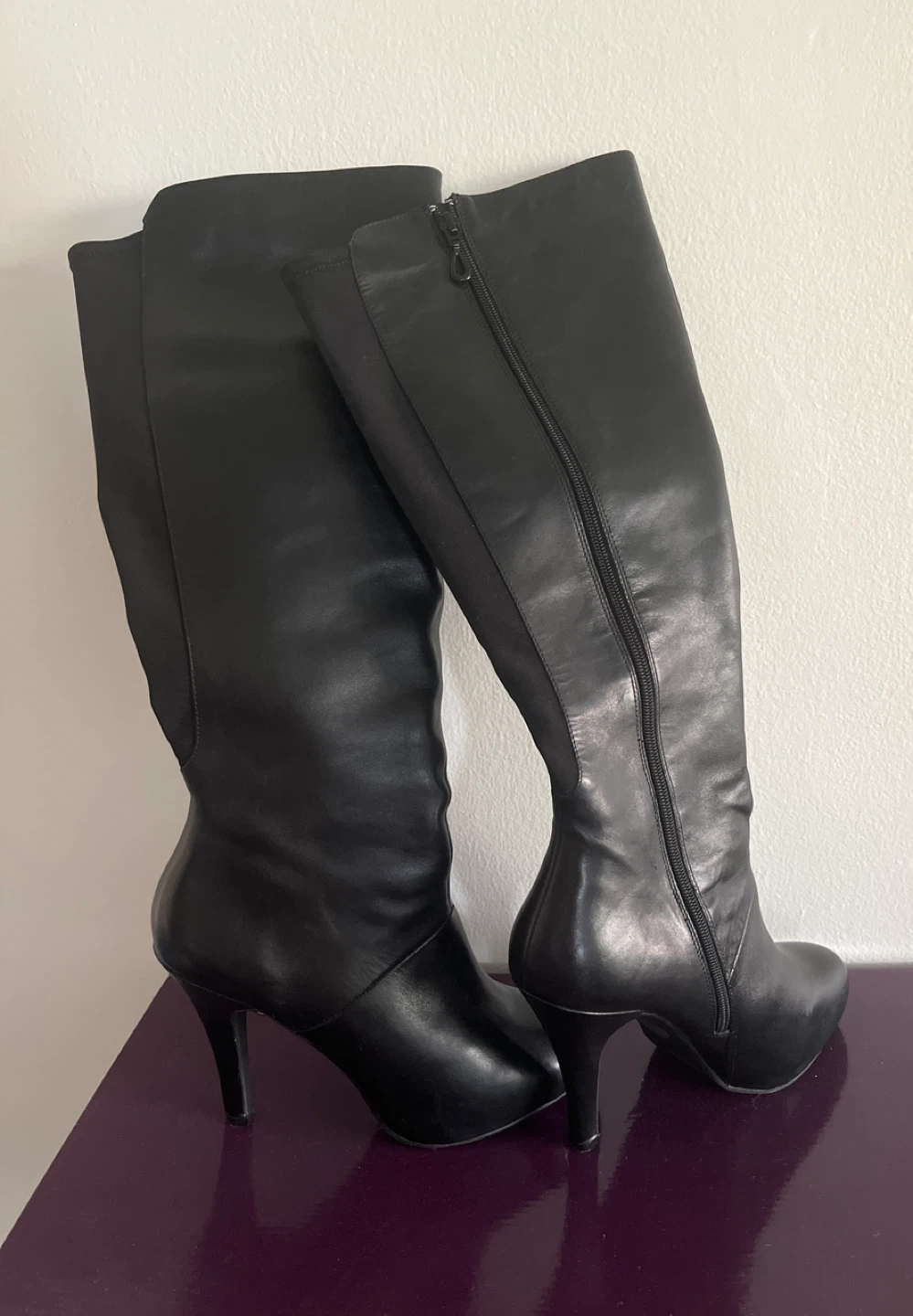 Me Too Black Leather Knee-High Heeled Boots - Size 9M