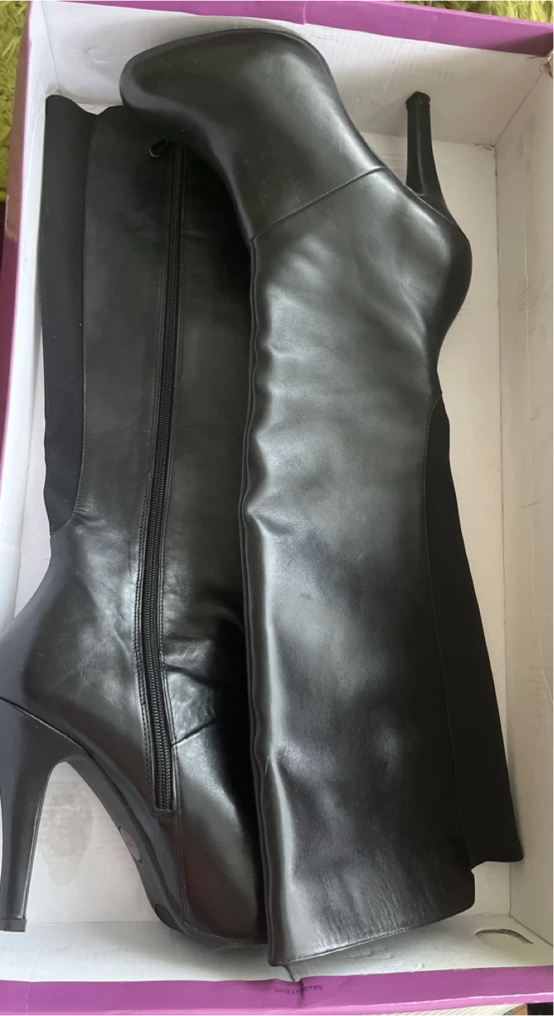Me Too Black Leather Knee-High Heeled Boots - Size 9M - photo 5
