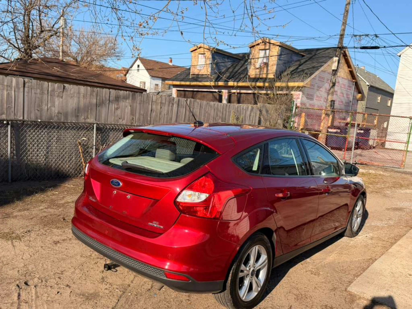 Red Ford Focus Hatchback 2014 - photo 5
