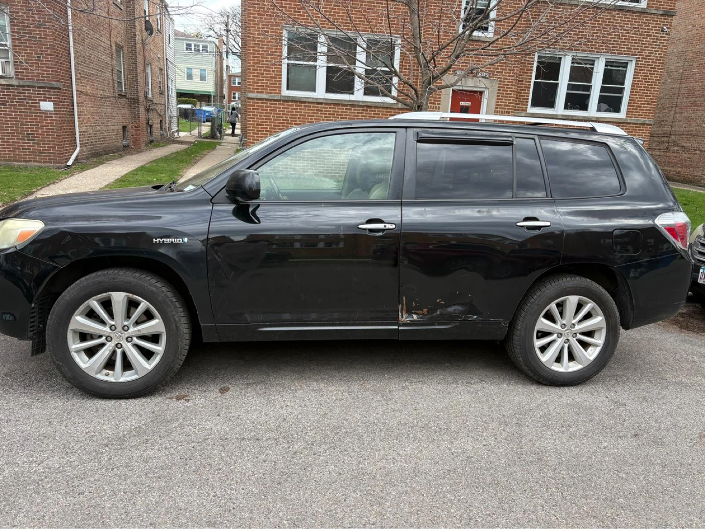 Black Toyota Highlander Hybrid SUV - photo 4