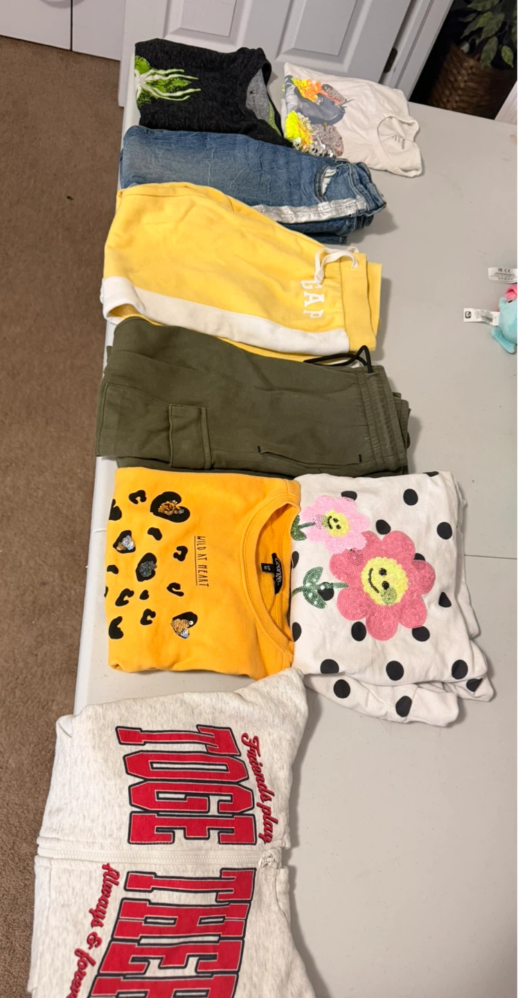 Size 6-8 Kids Clothing Bundle - 7 Pieces
