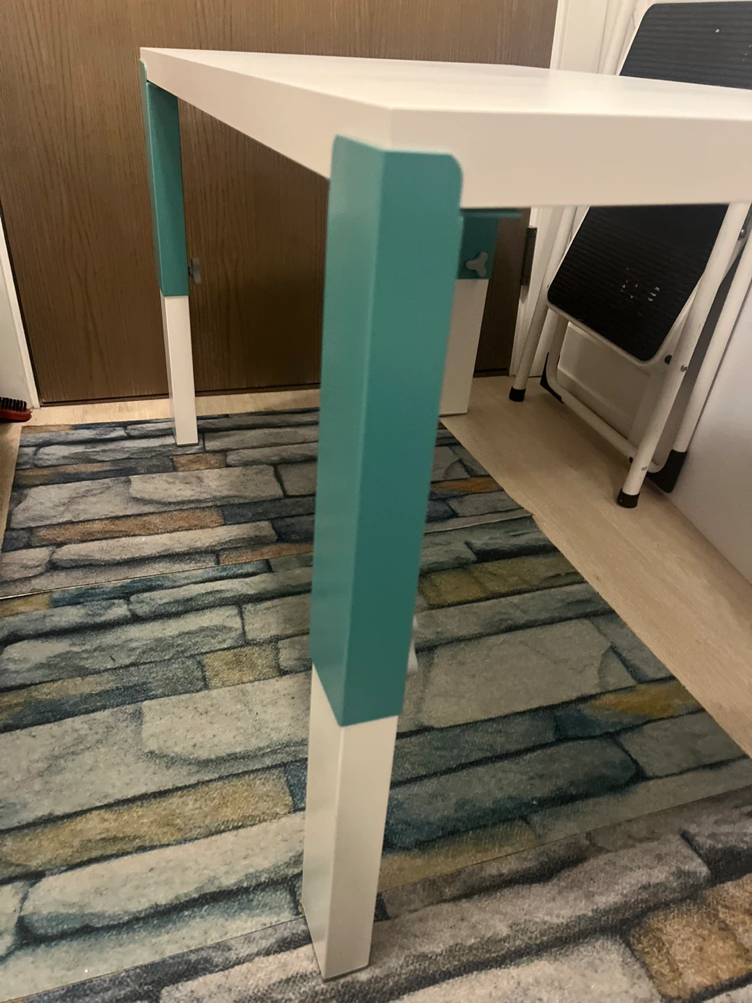 White and Teal Table - photo 2