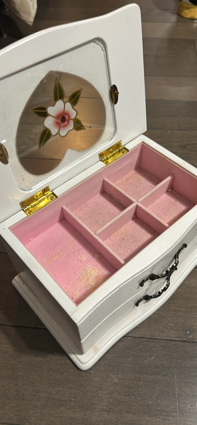 White Wooden Jewelry Box with Heart Mirror - photo 2