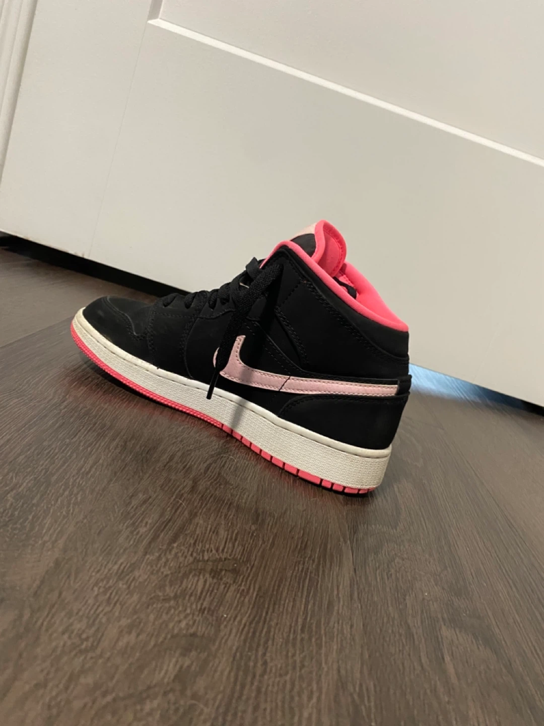 Jordan 1 Mid SE Youth Black Pink Sneakers - photo 2