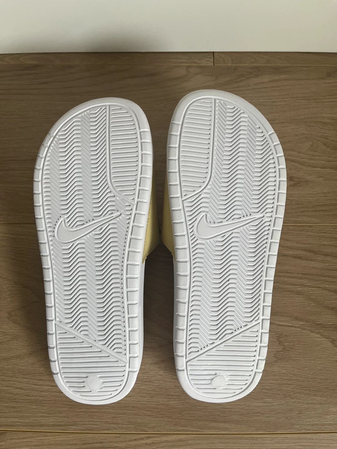 Nike Slides - Size 8 - photo 3