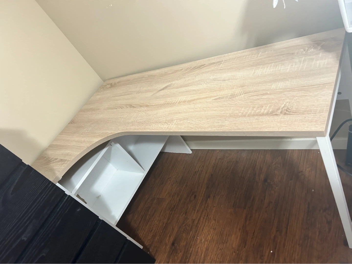 Computer desk