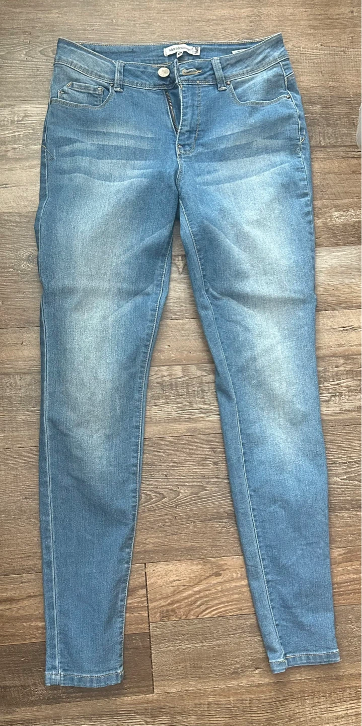 YMI WannaBettaShape Jeans Size 5