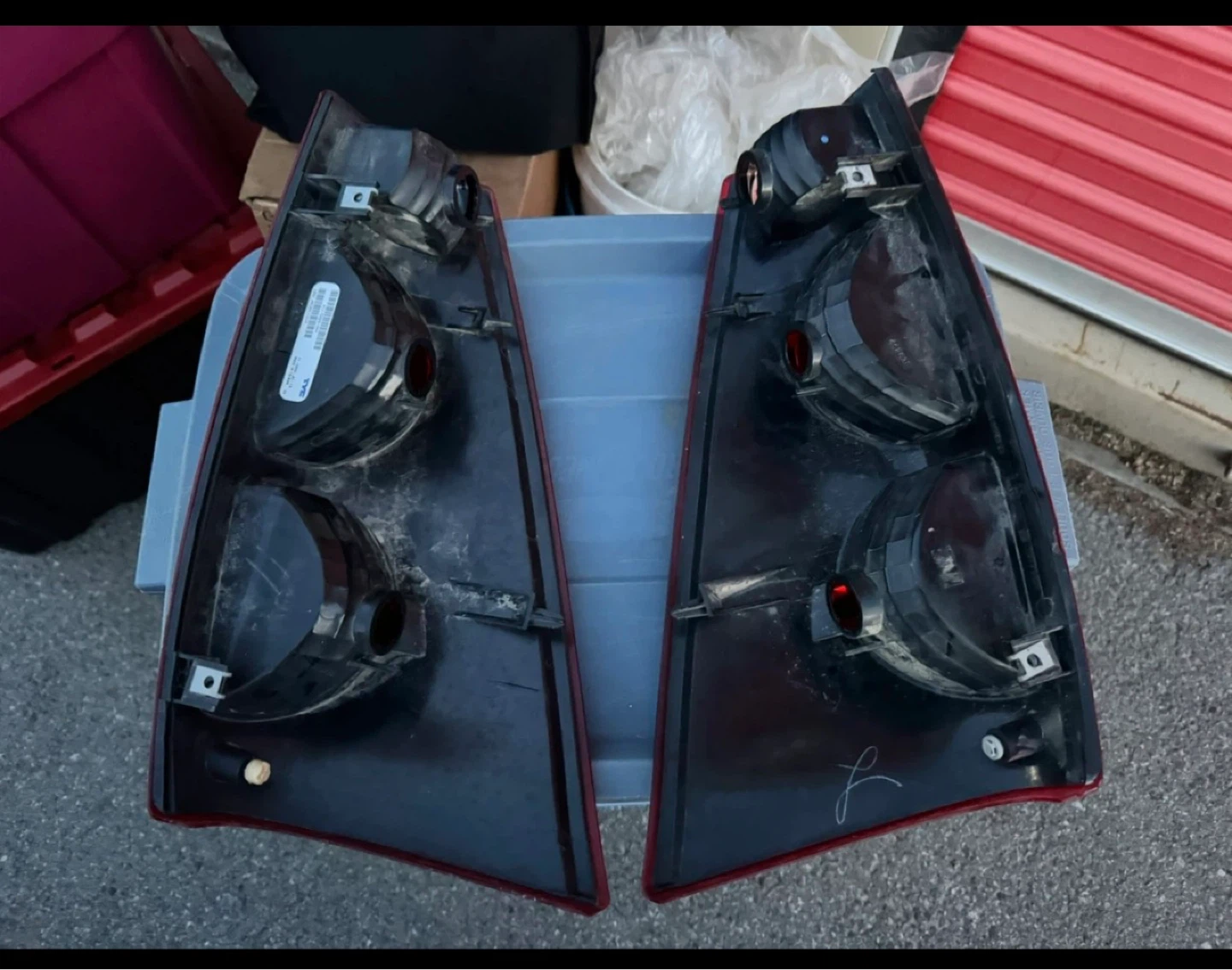 2002-2006 Chev Avalanche tail lights for sale - photo 2