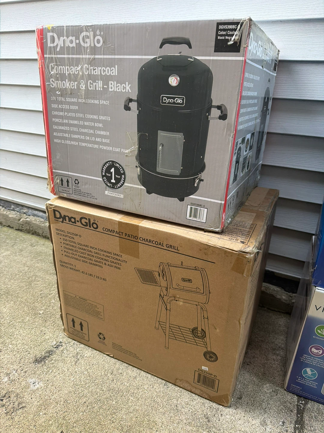 Dyna-Glo Compact Charcoal Smoker & Grill - Black