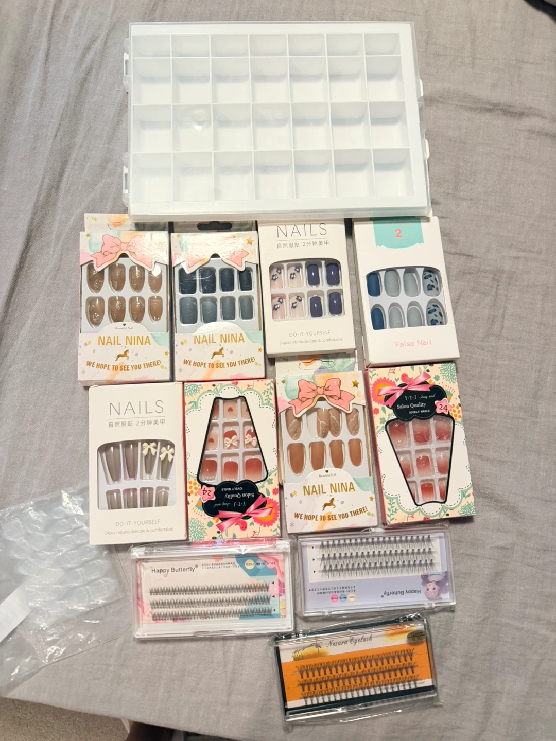 False Nails and Eyelashes Lot