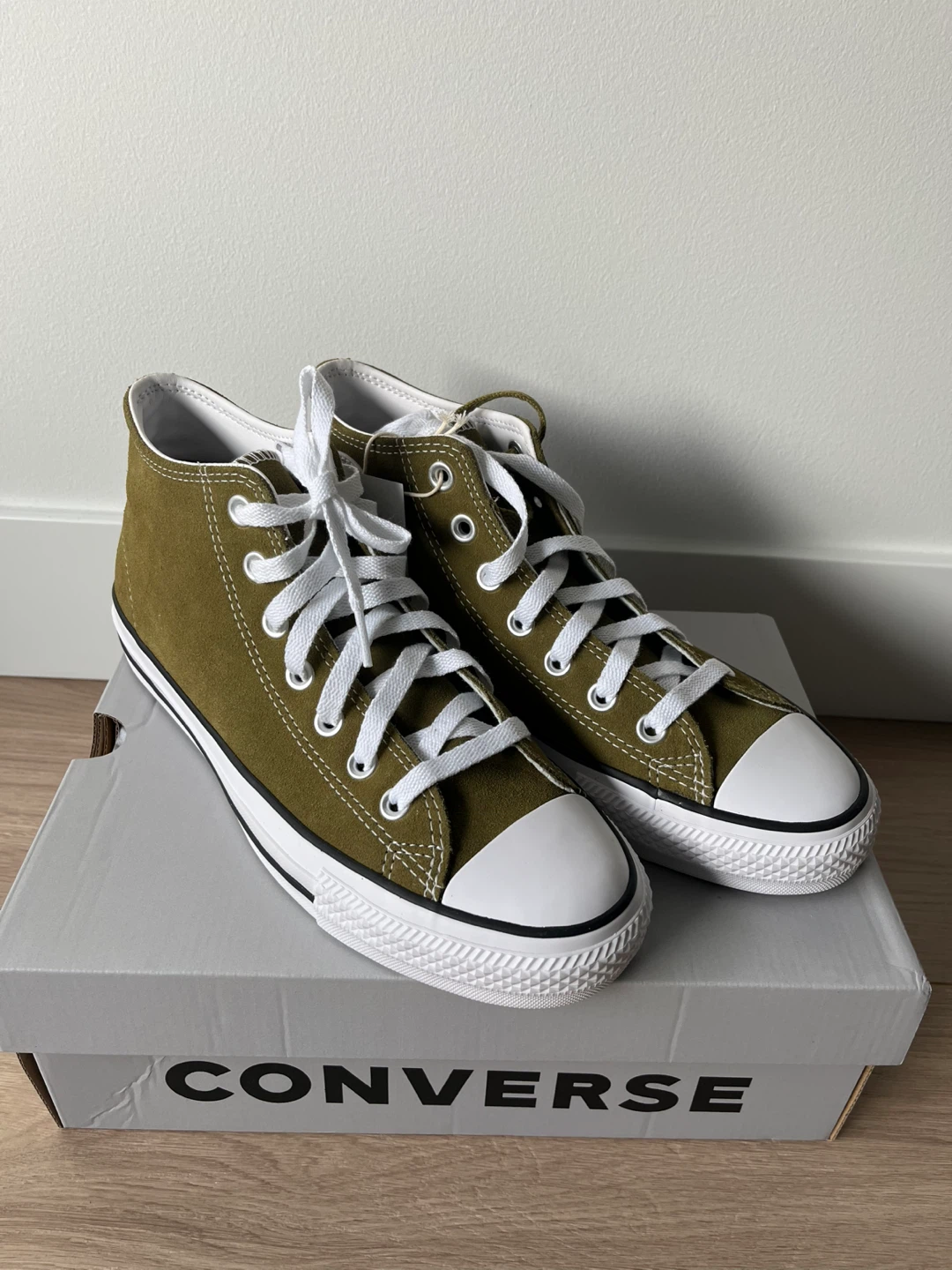 Converse Chuck Taylor Pro Mid