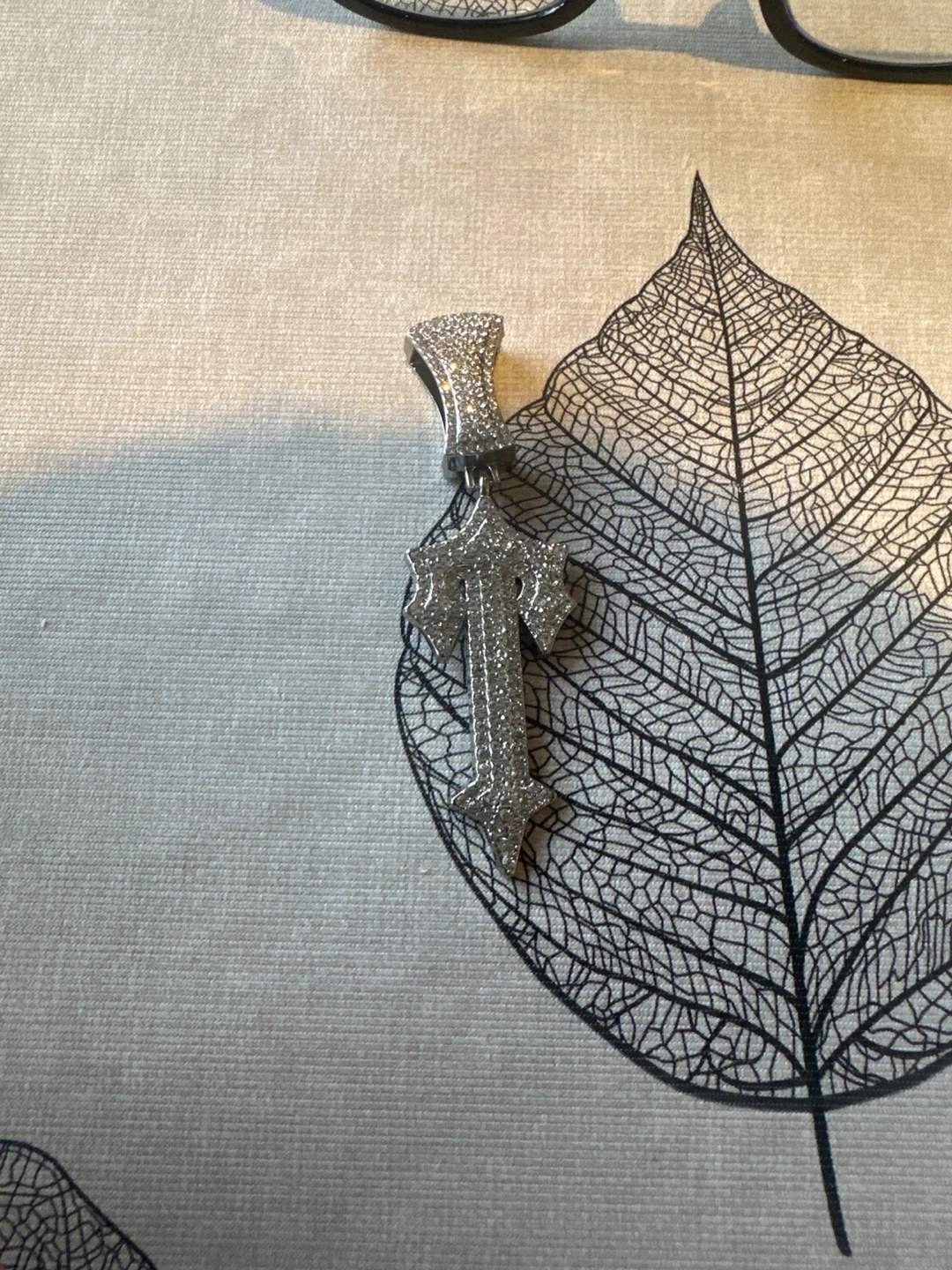 Mossinate pendant
