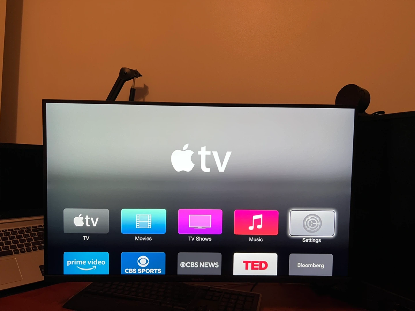 Apple TV 3 with 2 remotes - photo 3