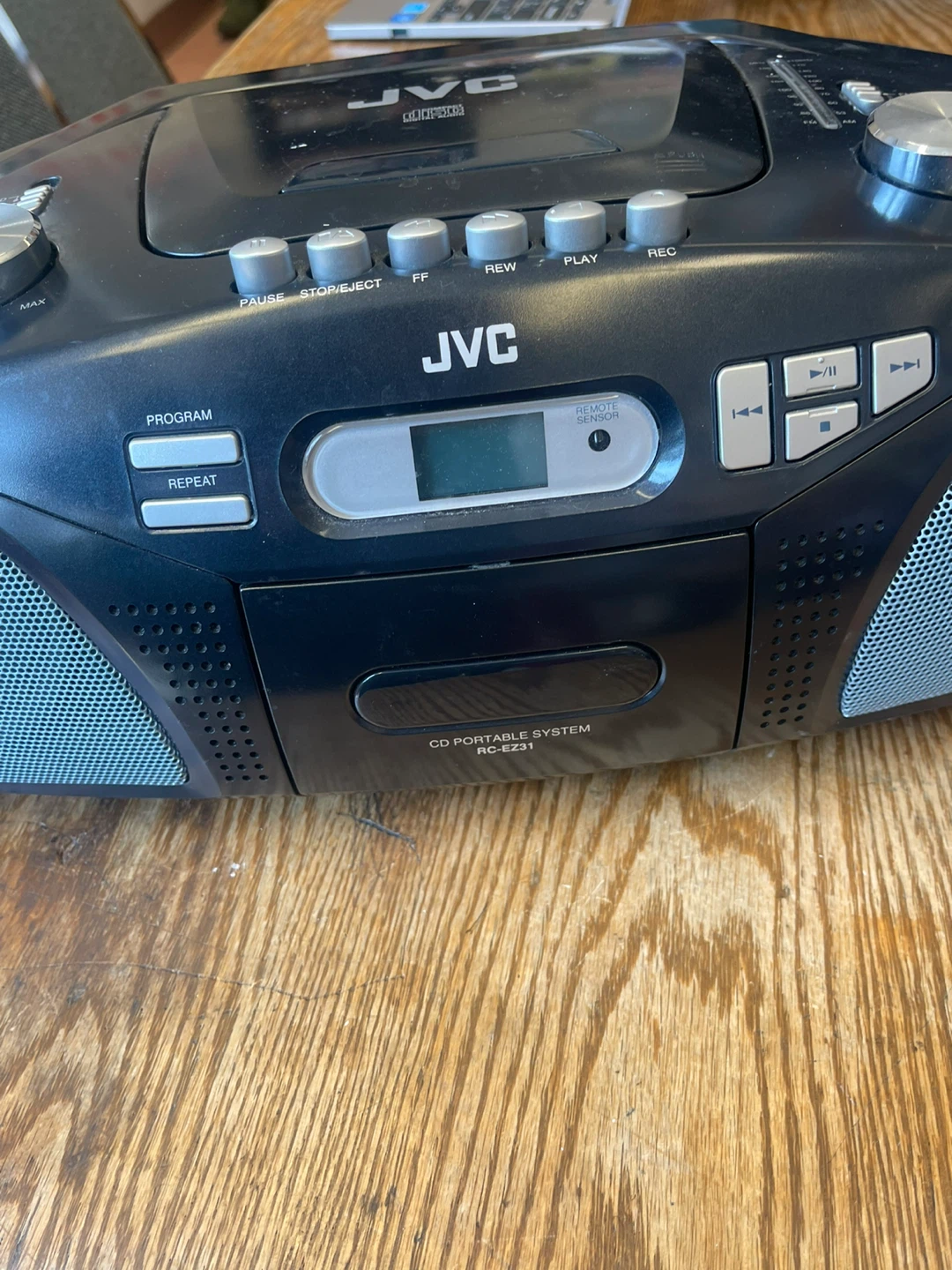 JVC CD Portable Boombox RC-EZ31 - photo 2