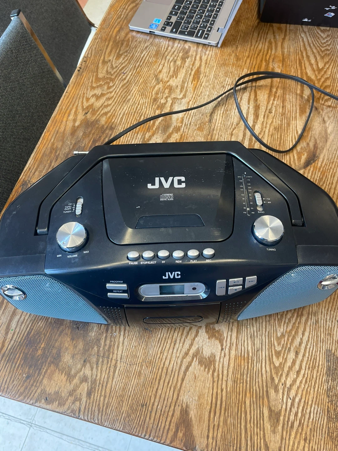 JVC CD Portable Boombox RC-EZ31 - photo 3
