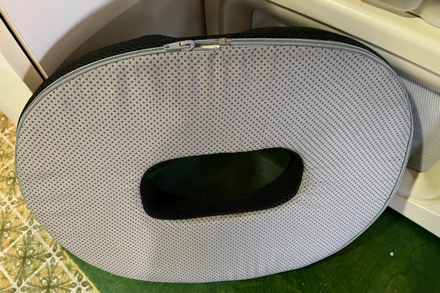 Large Medical Donut Cushion - photo 4