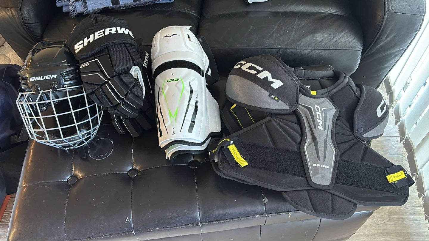Bauer / CCM Hockey Helmet