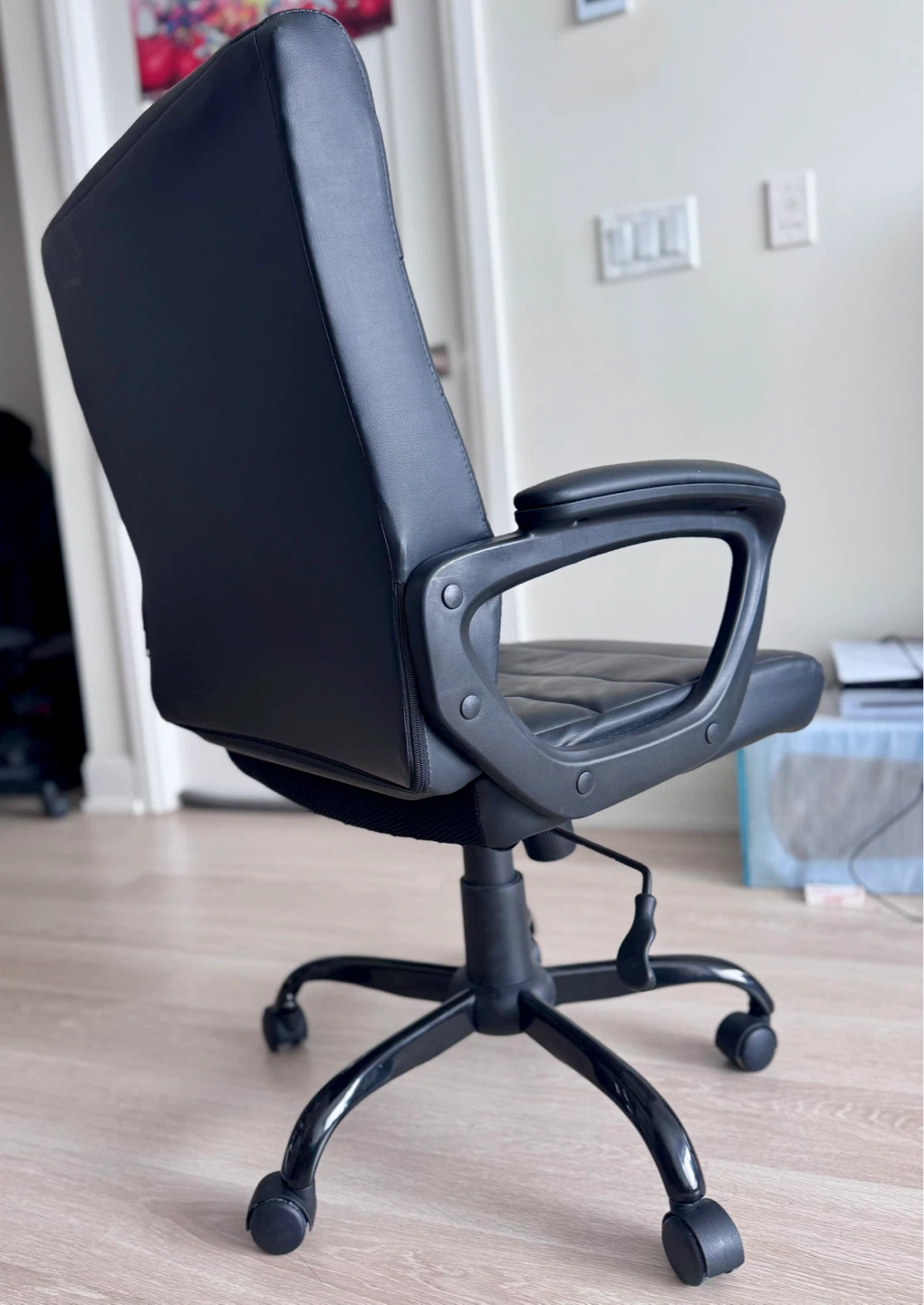Comfortable Black Office Chair – Excellent Condition - photo 2