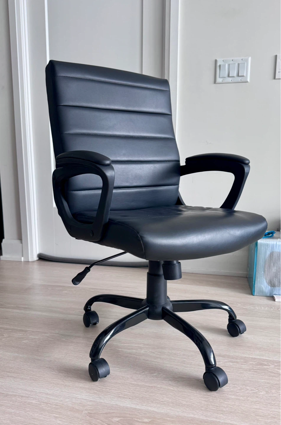 Comfortable Black Office Chair – Excellent Condition