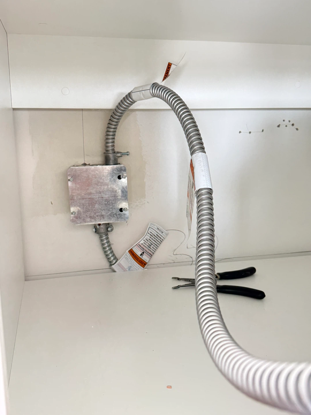 Licenced electrician - photo 5