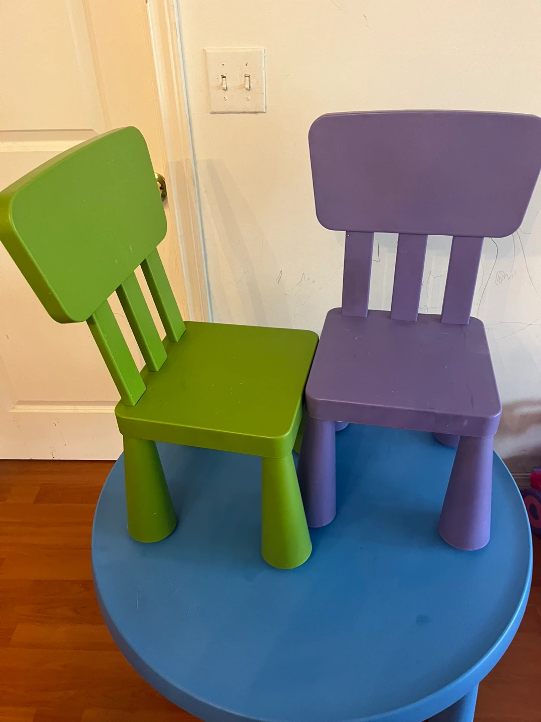 IKEA mammoth table and chairs - photo 2