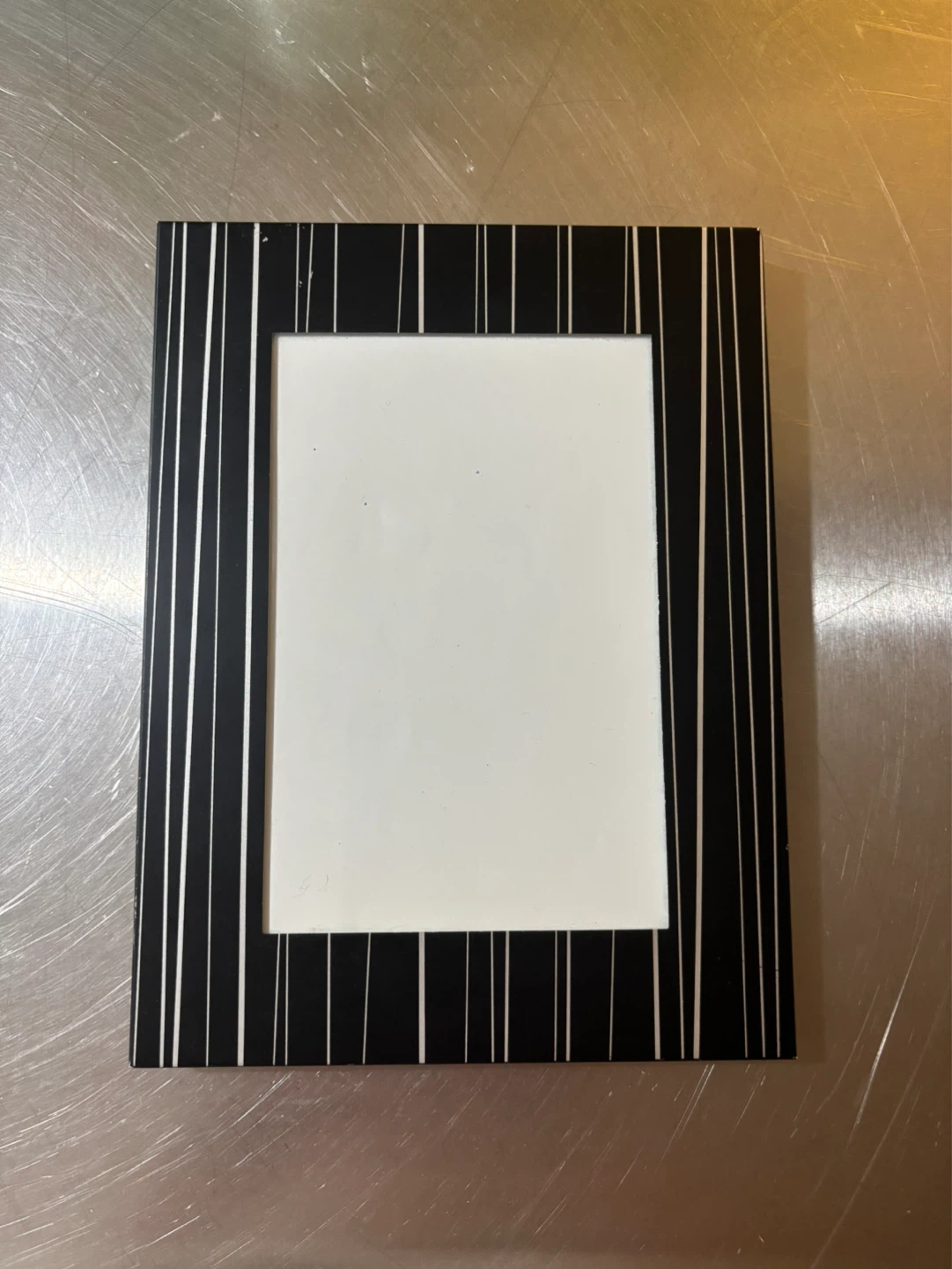Black and White Striped Picture Frame, about 6”*8”.🥰