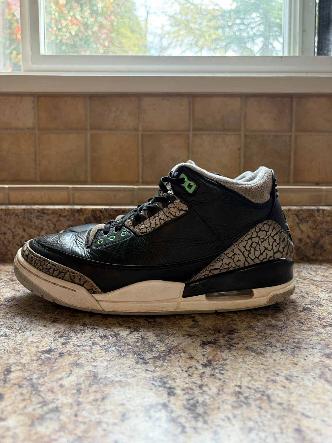 Air Jordan 3 Retro Shoes - photo 3