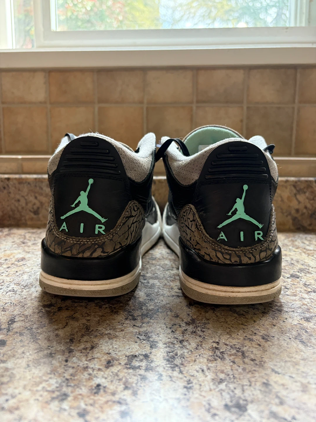Air Jordan 3 Retro Shoes - photo 2