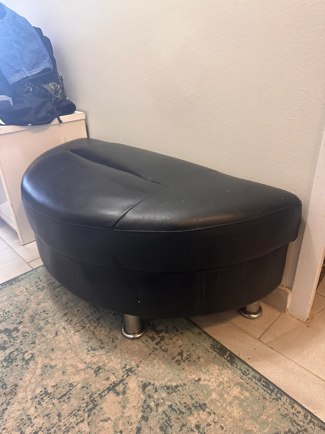 Black faux leather ottoman - photo 4