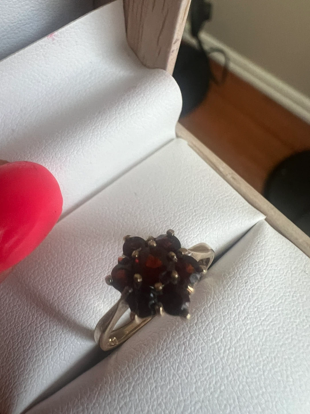 9 k Gold Garnet Flower Ring - photo 3