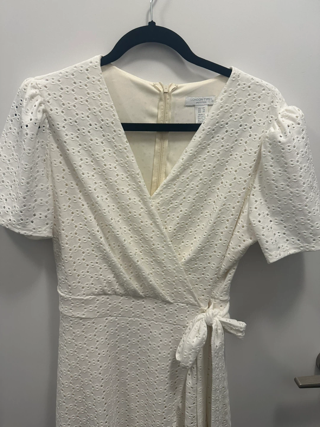 *Like new* Ladies White Eyelet Wrap Dress - photo 2